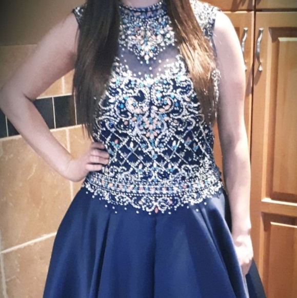 GRAD DRESS - Picture 1 of 4